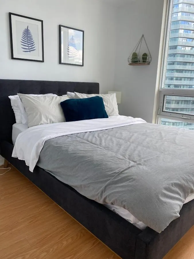 Toronto CN Tower Maple Leaf Square Luxurious 2 Bedroom Condo