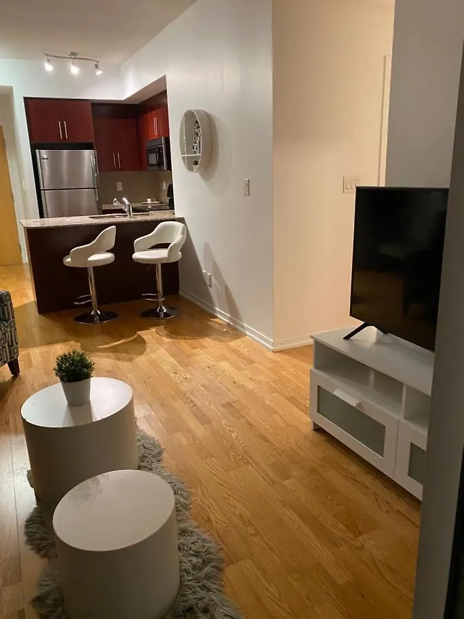 Toronto CN Tower Maple Leaf Square Luxurious 2 Bedroom Condo Appartement