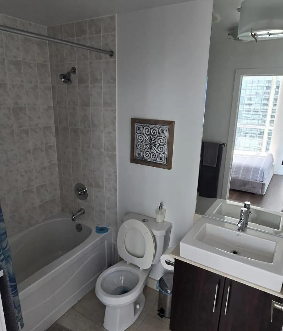 Toronto CN Tower Maple Leaf Square Luxurious 2 Bedroom Condo Appartement