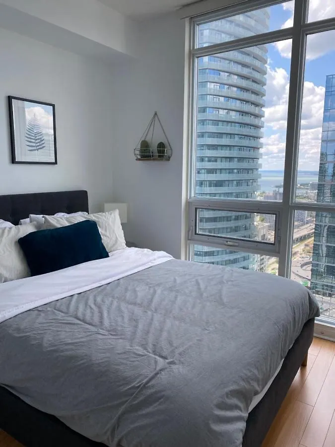 Apartment Toronto Cn Tower Maple Leaf Square Luxurious 2 Bedroom Condo Canada
