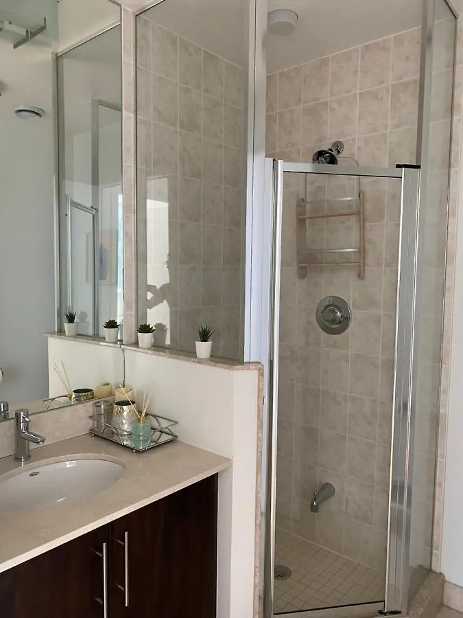 Apartment Toronto Cn Tower Maple Leaf Square Luxurious 2 Bedroom Condo Canada