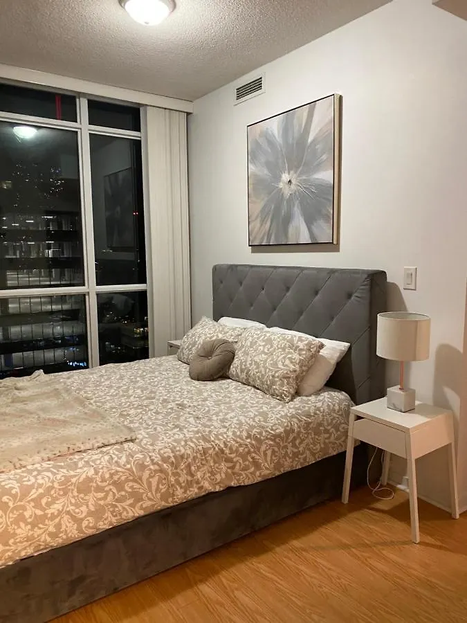 Apartment Toronto Cn Tower Maple Leaf Square Luxurious 2 Bedroom Condo Canada