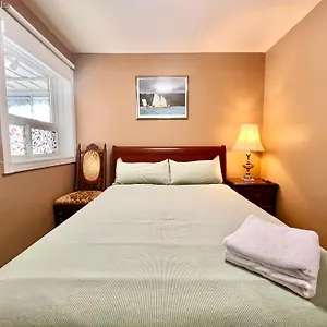 Newly Renovated Detached Near Finch Subway Station Séjour chez l'habitant